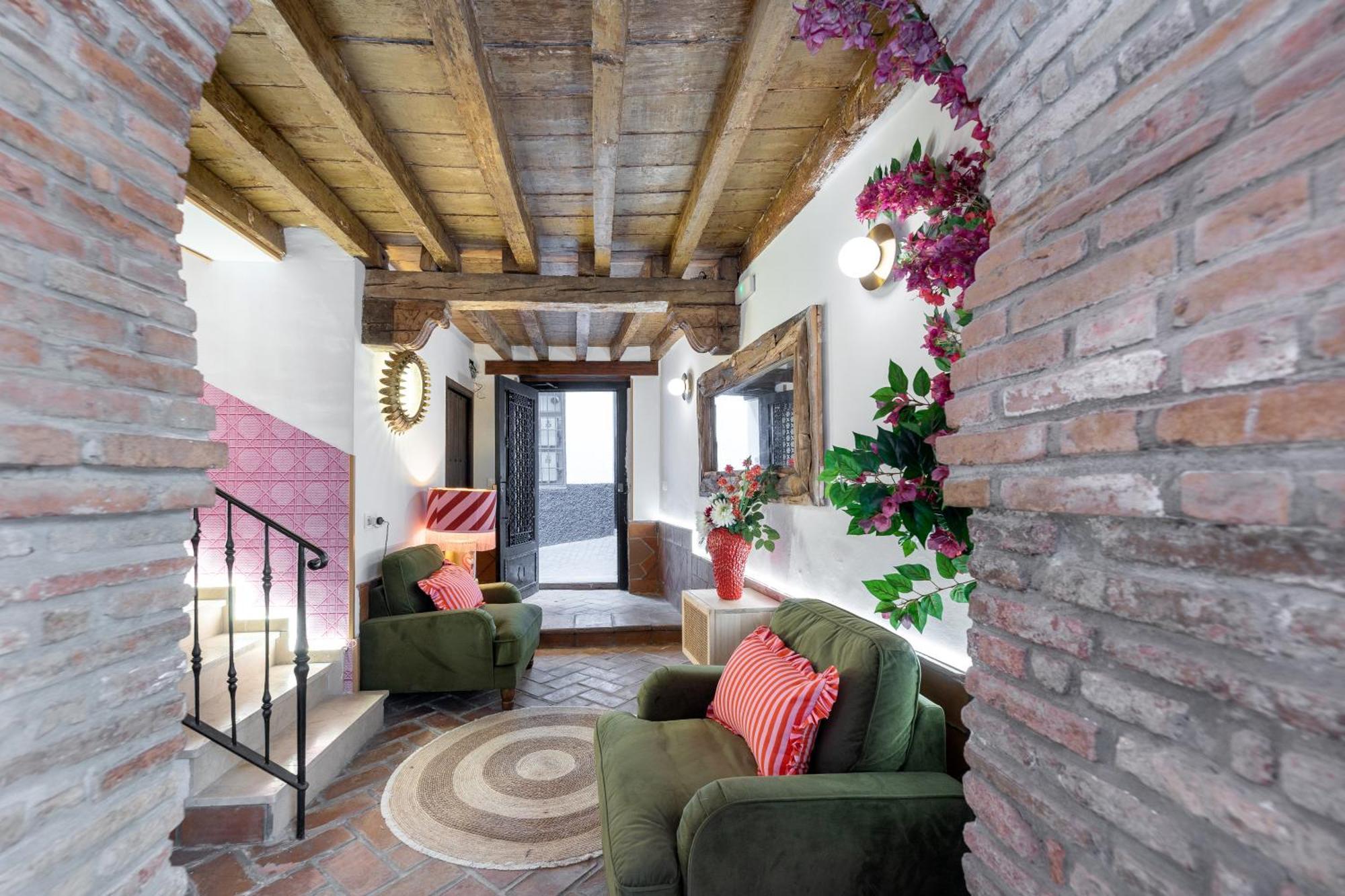 - Pinksparrow - Apartment